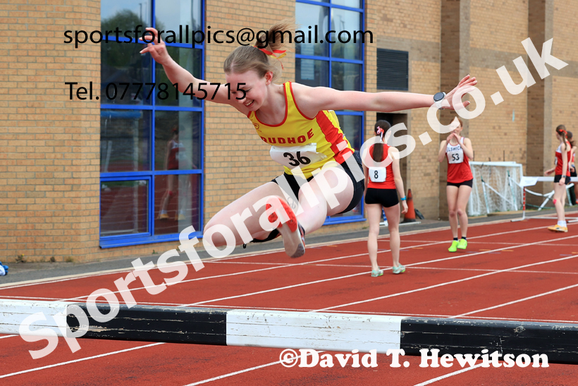Steeplechase, 2026 Elswick Harriers Event, Wentworth, Hexham. Photo: David T. Hewitson/Sports for All Pics